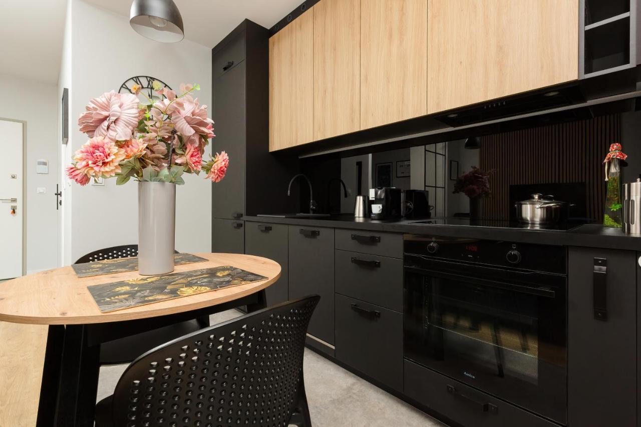 Moduo Gardens Apartment By Renters Prestige Варшава Экстерьер фото